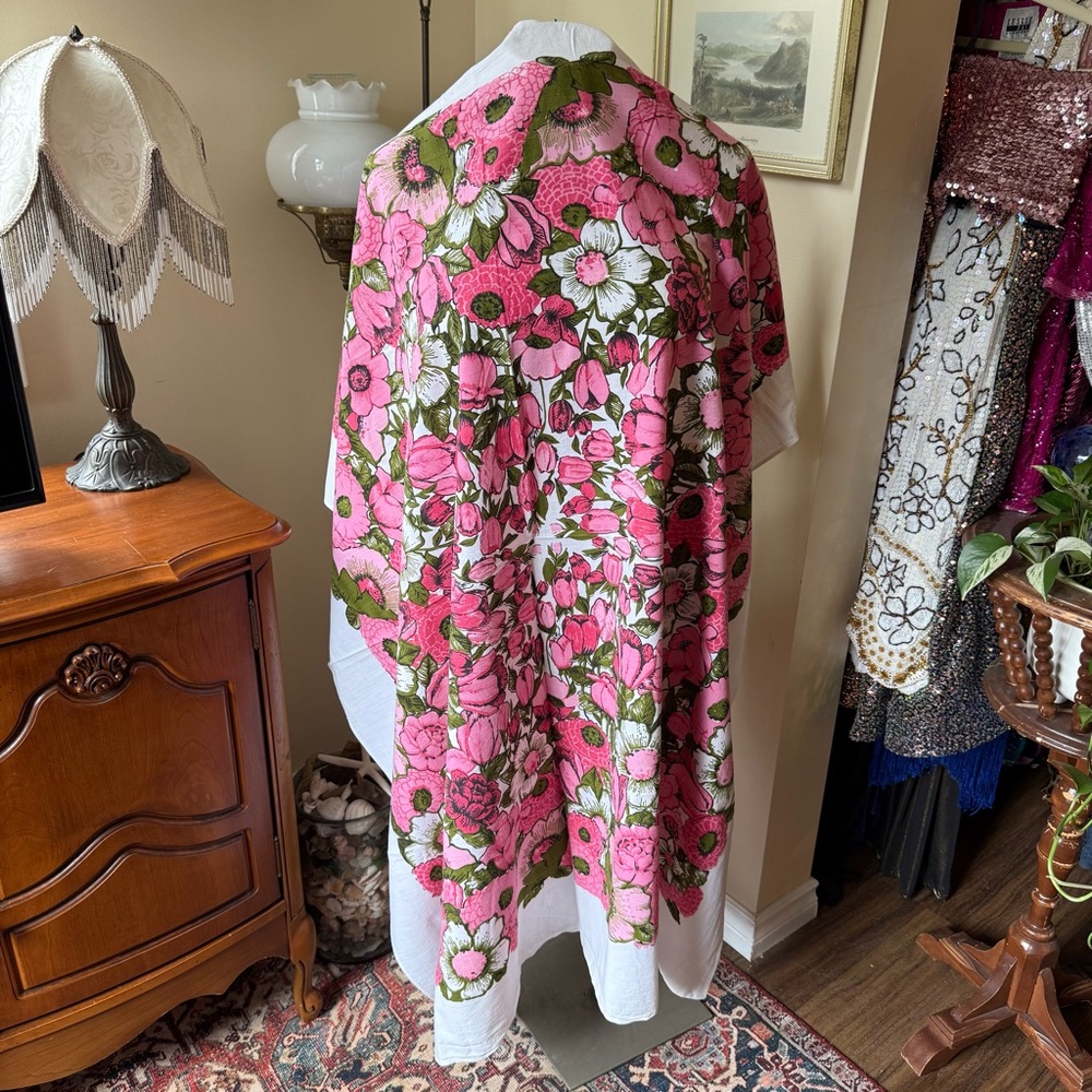 The Most‎ iconic Pink Floral Vintage linen